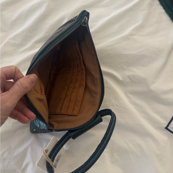 NWT HOBO Sable Leather Clutch- Handle-Wristlet Spruce Patent color - Picture 4 of 4